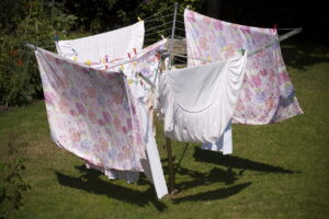 Adoptez les bons gestes lors du lavage des draps en découvrant les 10 erreurs communément commises.